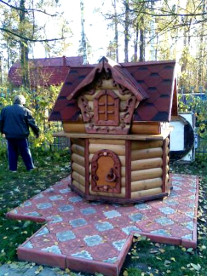 деревянный домик для колодца