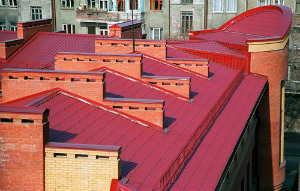 Водостоки и снегозадержатели как необходимые элементы оснащения крыши