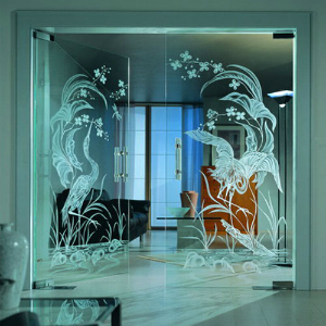 Использование стеклянных дверей в дизайне интерьера